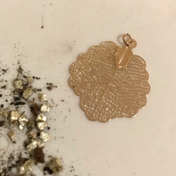 🪴4/$20 Earrings and pendant set - Picture 4 of 4